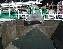 冠能高速立式鉆屑甩干機處理水基鉆屑現場視頻